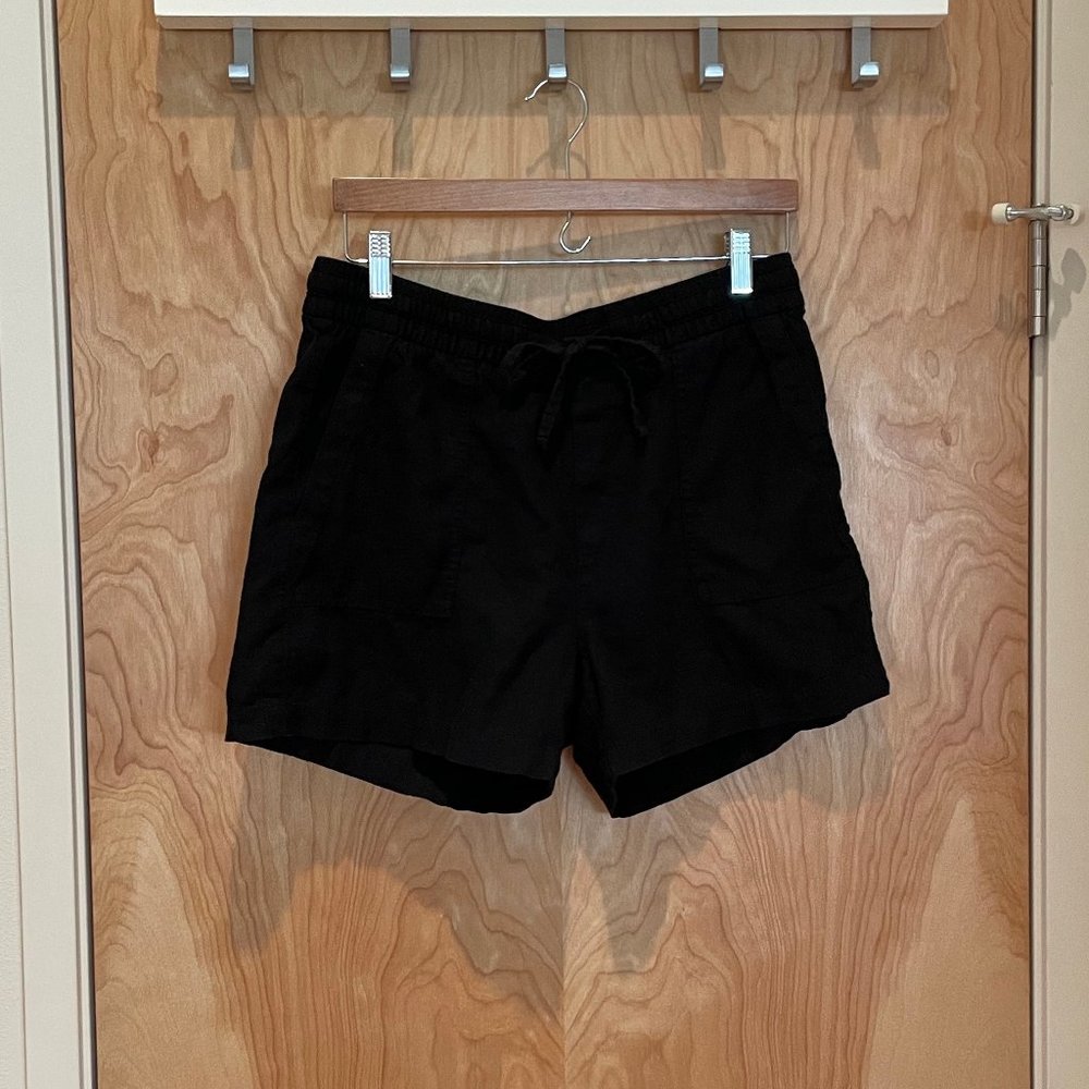 EUC Old Navy black linen-blend pull-on shorts, size M